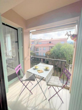 4PA109 Appartement F2 résidence avec piscine parking et cours de tennis